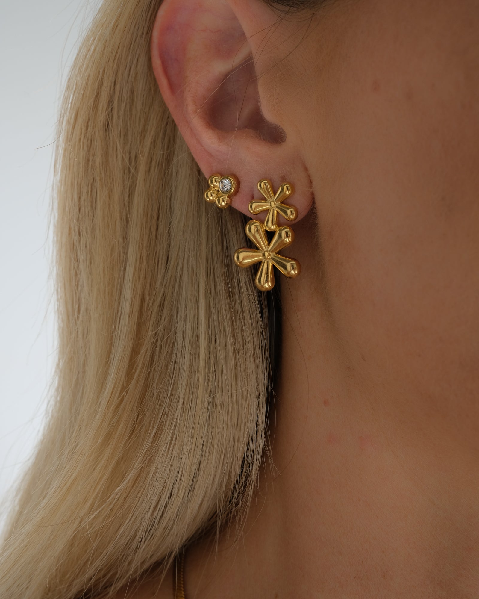 MUKTANK×SUN HUNTER Velvet Cherry Earrings